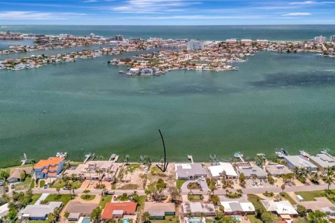 Land in Saint Petersburg, Florida № 1789034 - photo 1