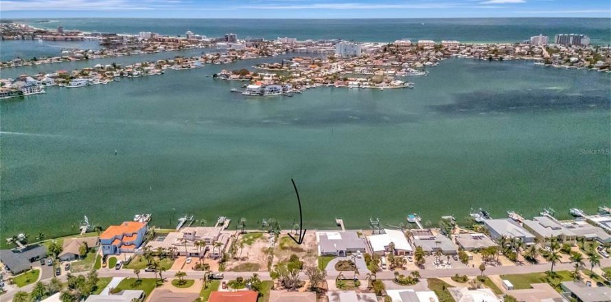 Land in Saint Petersburg, Florida № 1789034