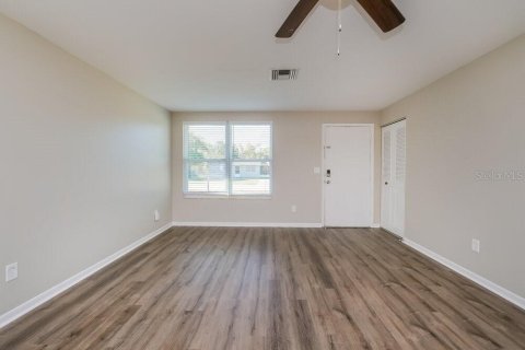 Casa en alquiler en Spring Hill, Florida, 3 dormitorios, 118.91 m2 № 2094567 - foto 3