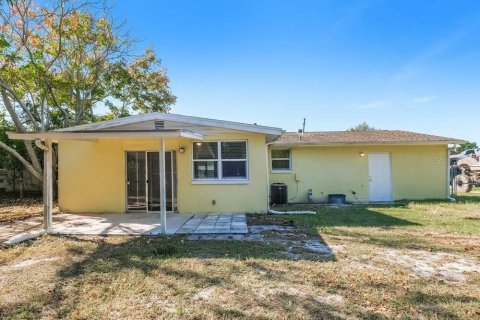 Casa en alquiler en Spring Hill, Florida, 3 dormitorios, 118.91 m2 № 2094567 - foto 16