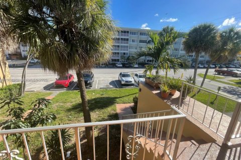 Copropriété à louer à Hallandale Beach, Floride: 1 chambre, 52.95 m2 № 1987292 - photo 1