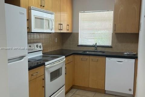 Copropriété à louer à Hallandale Beach, Floride: 1 chambre, 52.95 m2 № 1987292 - photo 7