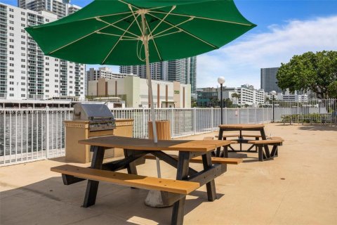 Condominio en venta en Hallandale Beach, Florida, 2 dormitorios, 104.98 m2 № 1711784 - foto 30