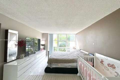 Condominio en venta en Hallandale Beach, Florida, 2 dormitorios, 104.98 m2 № 1711784 - foto 11