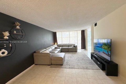 Condominio en venta en Hallandale Beach, Florida, 2 dormitorios, 104.98 m2 № 1711784 - foto 5