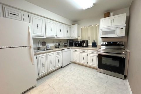 Condominio en venta en Hallandale Beach, Florida, 2 dormitorios, 104.98 m2 № 1711784 - foto 8