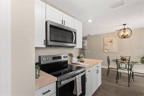 House in Orlando, Florida 3 bedrooms, 83.98 sq.m. № 1830058 - photo 13
