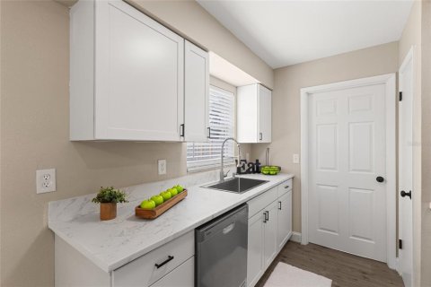 House in Orlando, Florida 3 bedrooms, 83.98 sq.m. № 1830058 - photo 12