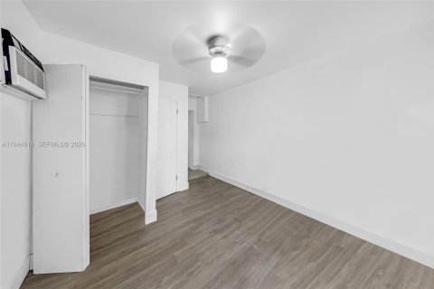 Commercial property in Miami, Florida 158.68 sq.m. № 2088827 - photo 6