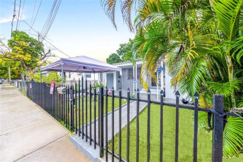 Commercial property in Miami, Florida 158.68 sq.m. № 2088827 - photo 2
