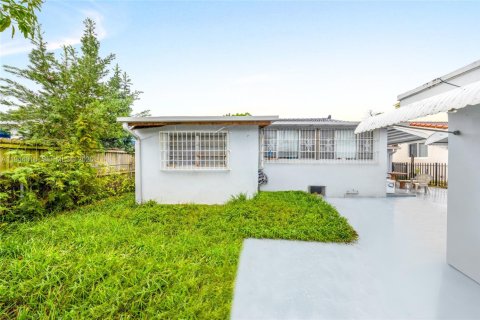Commercial property in Miami, Florida 158.68 sq.m. № 2088827 - photo 13