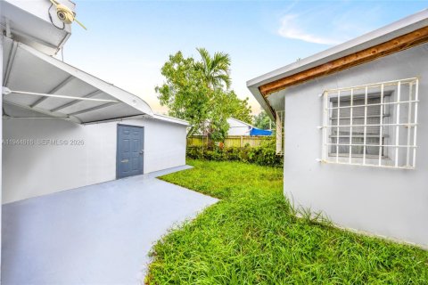 Commercial property in Miami, Florida 158.68 sq.m. № 2088827 - photo 12