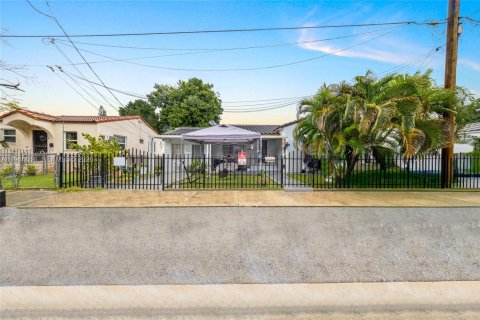 Commercial property in Miami, Florida 158.68 sq.m. № 2088827