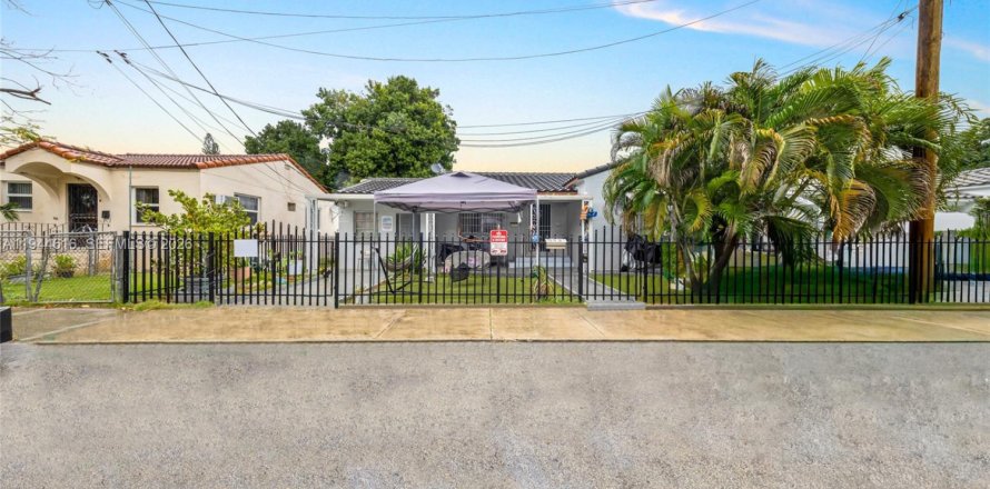 Commercial property in Miami, Florida 158.68 sq.m. № 2088827
