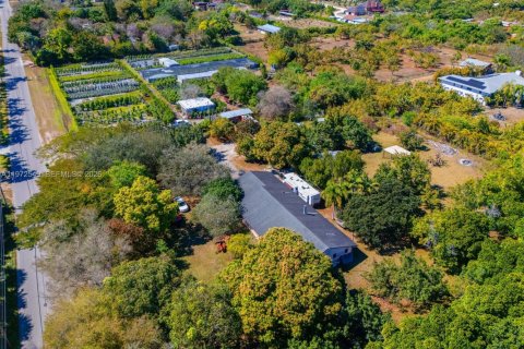 Купить виллу или дом в Хомстед, Флорида 3 спальни, 301.37м2, № 2036396 - фото 28