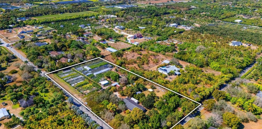 Дом в Хомстед, Флорида 3 спальни, 301.37м2 № 2036396