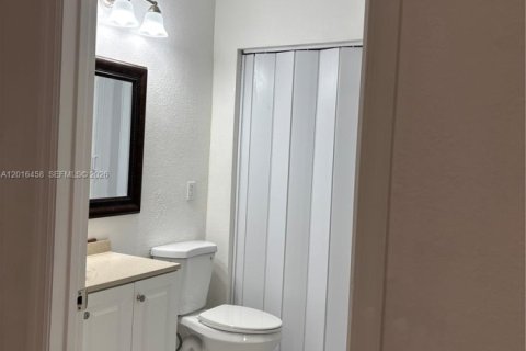 Casa en alquiler en Pembroke Pines, Florida, 2 dormitorios, 100.06 m2 № 2085340 - foto 9