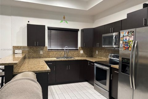Casa en alquiler en Pembroke Pines, Florida, 2 dormitorios, 100.06 m2 № 2085340 - foto 5