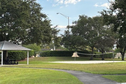 Casa en alquiler en Pembroke Pines, Florida, 2 dormitorios, 100.06 m2 № 2085340 - foto 17