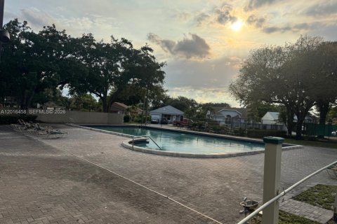 Casa en alquiler en Pembroke Pines, Florida, 2 dormitorios, 100.06 m2 № 2085340 - foto 12