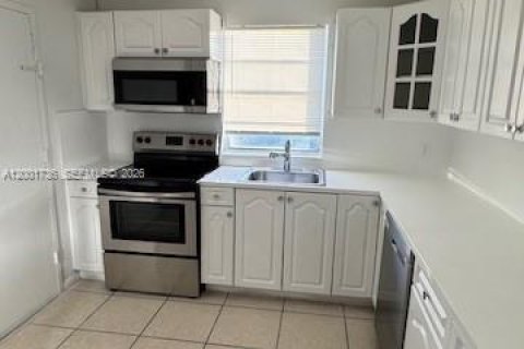 Condo in North Miami Beach, Florida, 2 bedrooms № 2173574 - photo 17