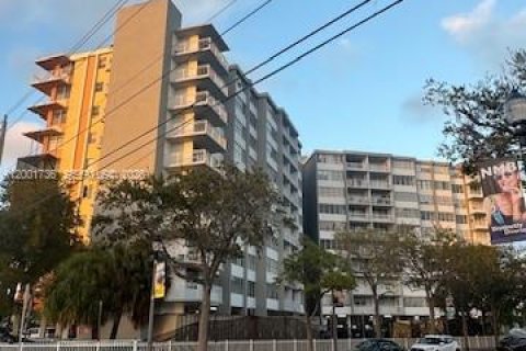 Condo in North Miami Beach, Florida, 2 bedrooms  № 2173574