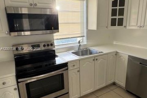 Condo in North Miami Beach, Florida, 2 bedrooms № 2173574 - photo 16
