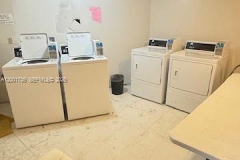 Condo in North Miami Beach, Florida, 2 bedrooms № 2173574 - photo 19
