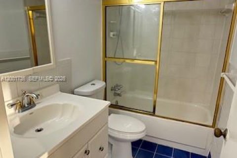 Condo in North Miami Beach, Florida, 2 bedrooms № 2173574 - photo 10