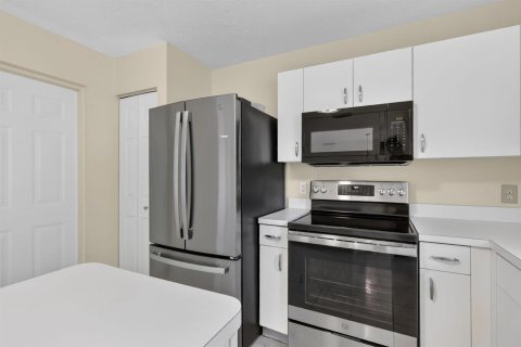 Villa ou maison à vendre à St. Lucie, Floride: 2 chambres, 105.44 m2 № 2086223 - photo 25