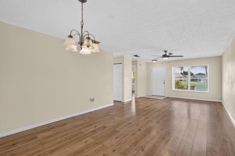Villa ou maison à vendre à St. Lucie, Floride: 2 chambres, 105.44 m2 № 2086223 - photo 23