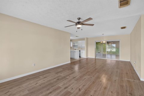 Villa ou maison à vendre à St. Lucie, Floride: 2 chambres, 105.44 m2 № 2086223 - photo 20