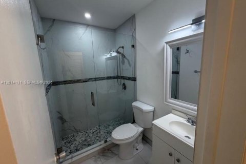 Condo in Hallandale Beach, Florida, 1 bedroom  № 2252962 - photo 7