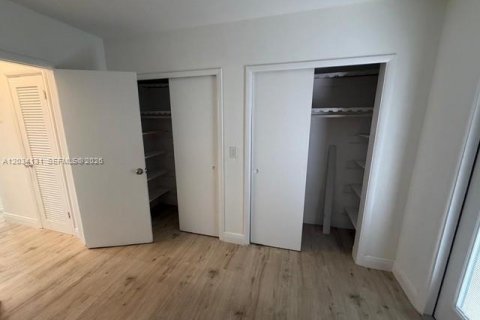 Condo in Hallandale Beach, Florida, 1 bedroom  № 2252962 - photo 6