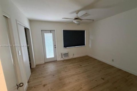 Condo in Hallandale Beach, Florida, 1 bedroom  № 2252962 - photo 3