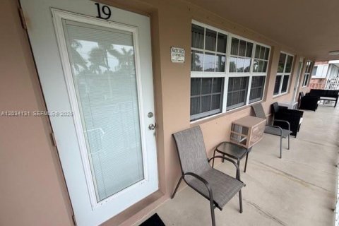 Condo in Hallandale Beach, Florida, 1 bedroom № 2252962
