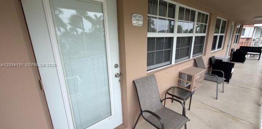 Condo in Hallandale Beach, Florida, 1 bedroom  № 2252962