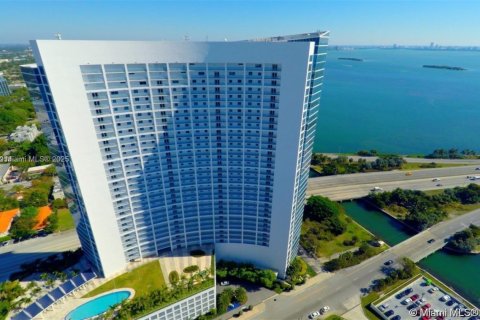 Condo in Miami, Florida, 1 bedroom  № 1895252 - photo 6