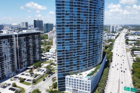 Condo in Miami, Florida, 1 bedroom  № 1895252 - photo 1