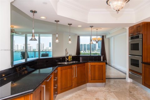 Condominio en alquiler en Aventura, Florida, 3 dormitorios, 285.12 m2 № 1923558 - foto 11