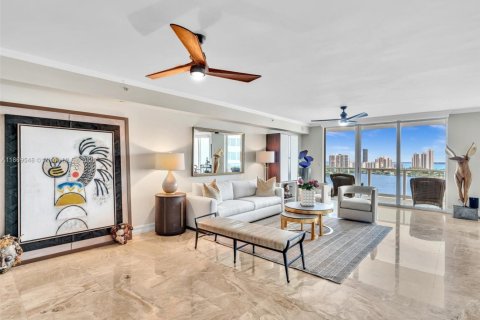 Condominio en alquiler en Aventura, Florida, 3 dormitorios, 285.12 m2 № 1923558 - foto 1