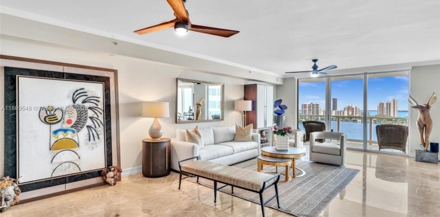 Condominio en Aventura, Florida, 3 dormitorios № 1923558