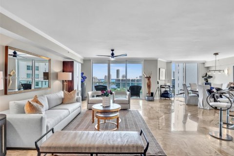 Condominio en alquiler en Aventura, Florida, 3 dormitorios, 285.12 m2 № 1923558 - foto 3