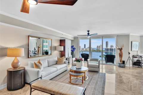 Condominio en alquiler en Aventura, Florida, 3 dormitorios, 285.12 m2 № 1923558 - foto 4