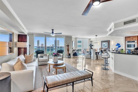 Condominio en alquiler en Aventura, Florida, 3 dormitorios, 285.12 m2 № 1923558 - foto 2