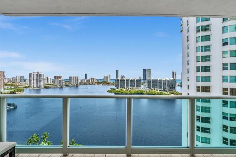 Condominio en alquiler en Aventura, Florida, 3 dormitorios, 285.12 m2 № 1923558 - foto 14