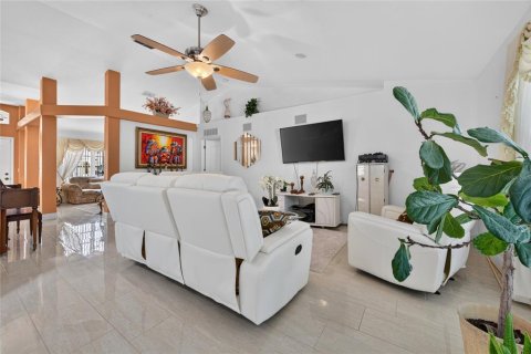 Casa en venta en Port Orange, Florida, 5 dormitorios, 264.59 m2 № 2299415 - foto 5