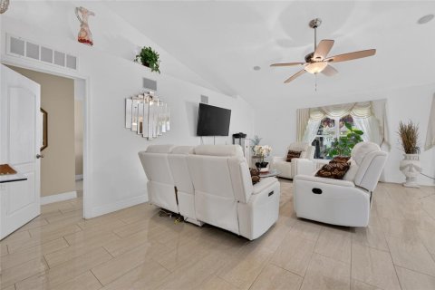 Casa en venta en Port Orange, Florida, 5 dormitorios, 264.59 m2 № 2299415 - foto 13