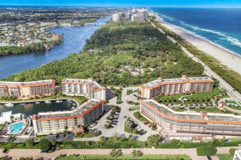 Снять в аренду кондоминиум в Бока-Ратон, Флорида 2 спальни, 89м2, № 1159636 - фото 1