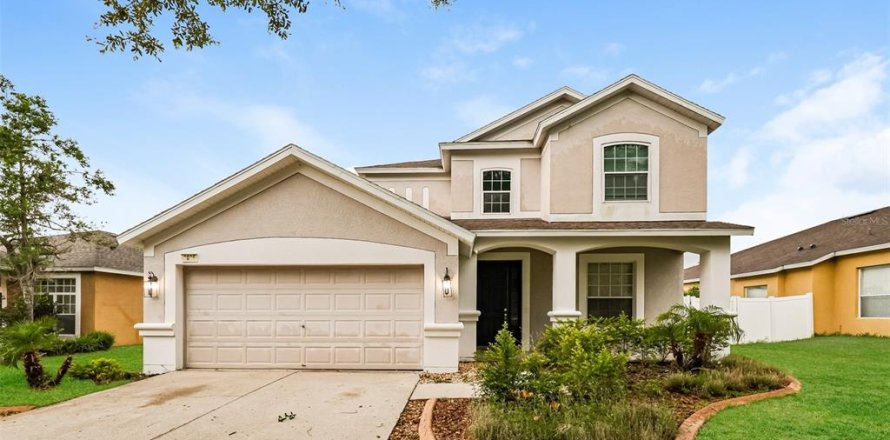 House in Valrico, Florida 4 bedrooms, 252.14 sq.m. № 2198052